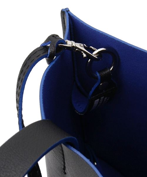 GIANNI CHIARINI(ジャンニ キアリーニ)の「GIANNI CHIARINI ウラオモテ配色トートバッグ◆(トートバッグ・レディース・ブラック/アイボリー/ブルー・FREE)」の8枚目の写真