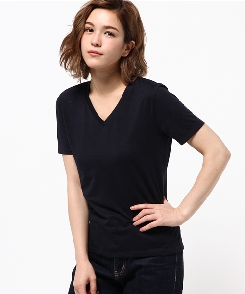 earth music&ecology（アースミュージックアンドエコロジー）の「ＶネックベーシックＴシャツ（Tシャツ/カットソー・レディース・ベージュ/ネイビー/ブラック/カーキ/ブルー/レッド・SMALL/MEDIUM）」の4枚目の写真