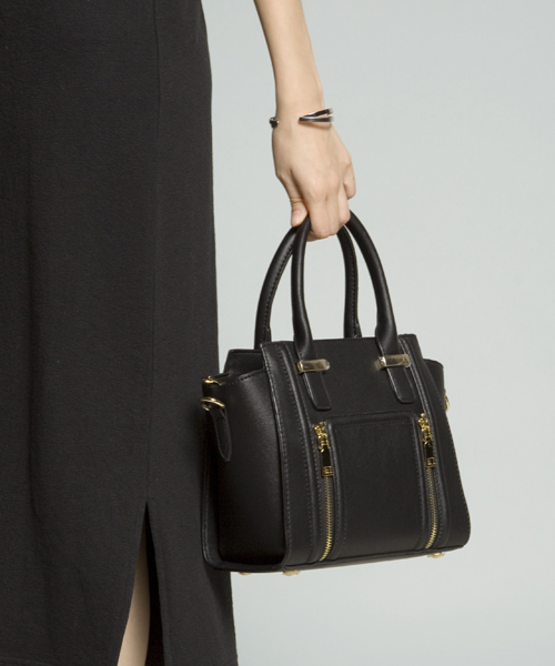 PLAIN CLOTHING（プレーンクロージング）の「フロントZIPハンドバッグ【PLAIN CLOTHING】（ショルダーバッグ・レディース・グレー/レッド/キャメル/ブラック/アイボリー・FREE）」の16枚目の写真