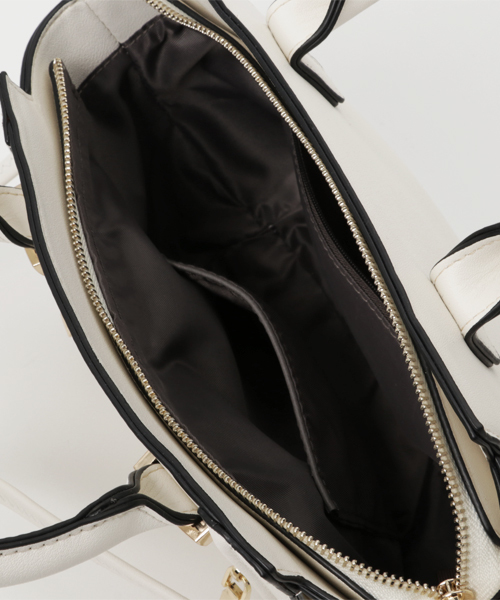 PLAIN CLOTHING（プレーンクロージング）の「フロントZIPハンドバッグ【PLAIN CLOTHING】（ショルダーバッグ・レディース・グレー/レッド/キャメル/ブラック/アイボリー・FREE）」の11枚目の写真