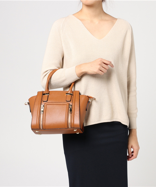 PLAIN CLOTHING（プレーンクロージング）の「フロントZIPハンドバッグ【PLAIN CLOTHING】（ショルダーバッグ・レディース・グレー/レッド/キャメル/ブラック/アイボリー・FREE）」の13枚目の写真