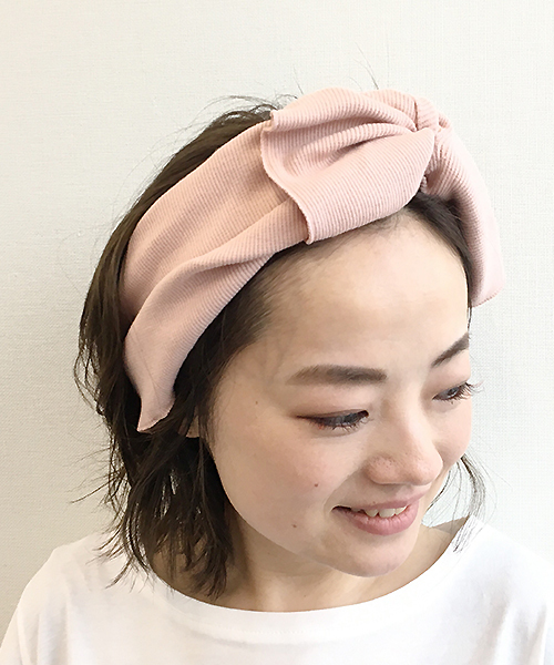Three Four Time(スリーフォータイム)の「リブカットソーBIGリボンターバン(ヘアバンド・レディース・アイボリー/ブラック/カーキ/グレー/ピンク/ダークグリーン/ダークグレー/グリーン/レッド/ブルー/ベージュ/パープル/ネイビー/ワインレッド/グリーン系その他/ブラウン・FREE)」の14枚目の写真