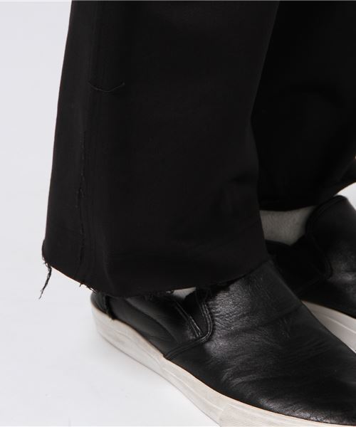 CDM BY CARPEDIEM(シーディーエムバイカルペディエム)の「CDM BY CARPEDIEM(シーディーエム バイ カルペディエム)カットオフチノストレッチパンツ MADE IN JAPAN(チノパンツ・メンズ・ブラック/カーキ・SMALL/MEDIUM/LARGE)」の3枚目の写真