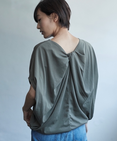 AMERICAN HOLIC（アメリカンホリック）の「・バックねじりプルオーバー（Tシャツ/カットソー・レディース・ブラック/グレー系その他/テラコッタ/オフホワイト/カーキ・FREE）」の5枚目の写真