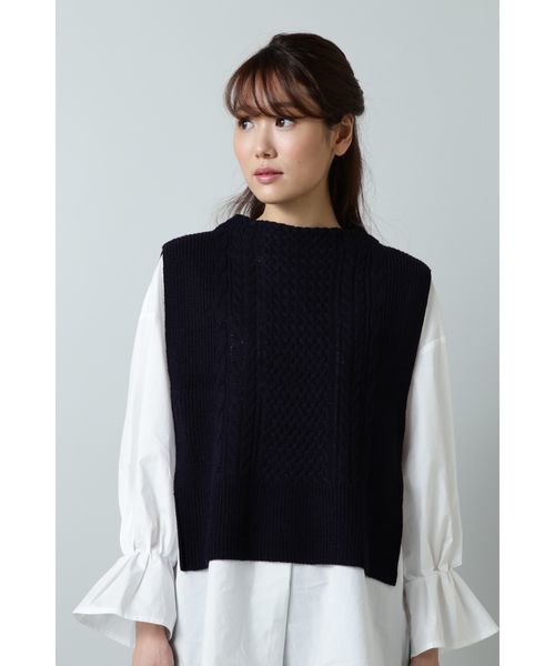 NATURAL BEAUTY BASIC(ナチュラルビューティーベーシック)の「【HugMug 掲載】ケーブルベスト(ニット/セーター・レディース・ネイビー/グレー/ピンク・MEDIUM)」の13枚目の写真
