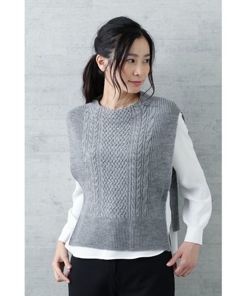 NATURAL BEAUTY BASIC(ナチュラルビューティーベーシック)の「【HugMug 掲載】ケーブルベスト(ニット/セーター・レディース・ネイビー/グレー/ピンク・MEDIUM)」の8枚目の写真