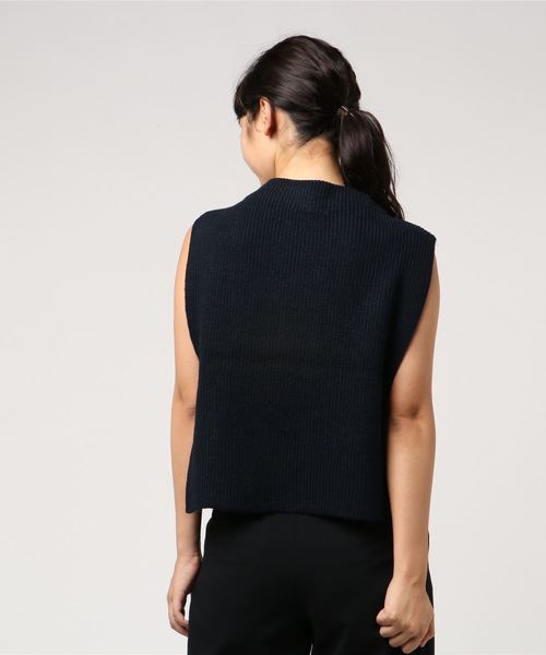 NATURAL BEAUTY BASIC(ナチュラルビューティーベーシック)の「【HugMug 掲載】ケーブルベスト(ニット/セーター・レディース・ネイビー/グレー/ピンク・MEDIUM)」の5枚目の写真