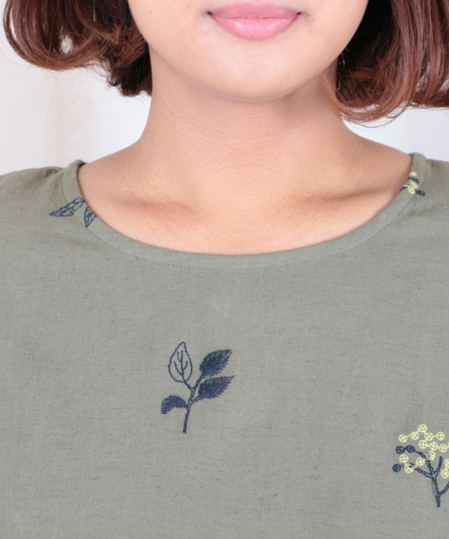 sabstreet my standard（サブストリートマイスタンダード）の「綿麻ボタニカル刺繍ワンピース【大きいサイズ対応】【9号(M)～15号(3L)】（ワンピース・レディース・カーキ/ネイビー/ライトグレー・15号/9号）」の10枚目の写真