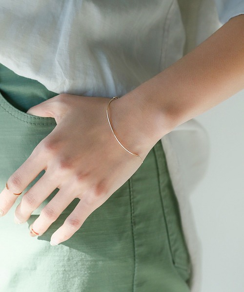 Phoebe(フィービィー)の「<ラストワン>【REMYU】K10 Curvaceous pearl ブレスレット(ブレスレット・レディース・ゴールド・FREE)」の4枚目の写真