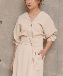 フロントボタンVネックブラウス