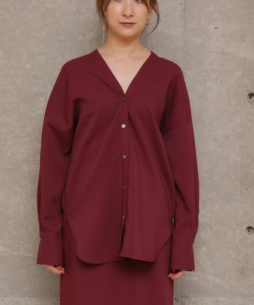 Liesse（リエス）の「フロントボタンVネックブラウス（シャツ/ブラウス・レディース・アイボリー/ブラック/ベージュ/ボルドー・FREE）」の6枚目の写真