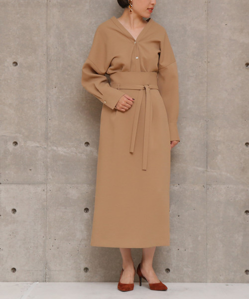 Liesse（リエス）の「フロントボタンVネックブラウス（シャツ/ブラウス・レディース・アイボリー/ブラック/ベージュ/ボルドー・FREE）」の14枚目の写真