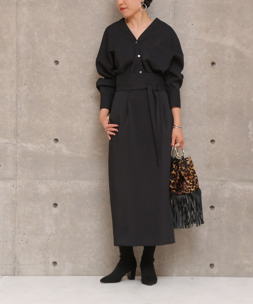 Liesse（リエス）の「フロントボタンVネックブラウス（シャツ/ブラウス・レディース・アイボリー/ブラック/ベージュ/ボルドー・FREE）」の15枚目の写真