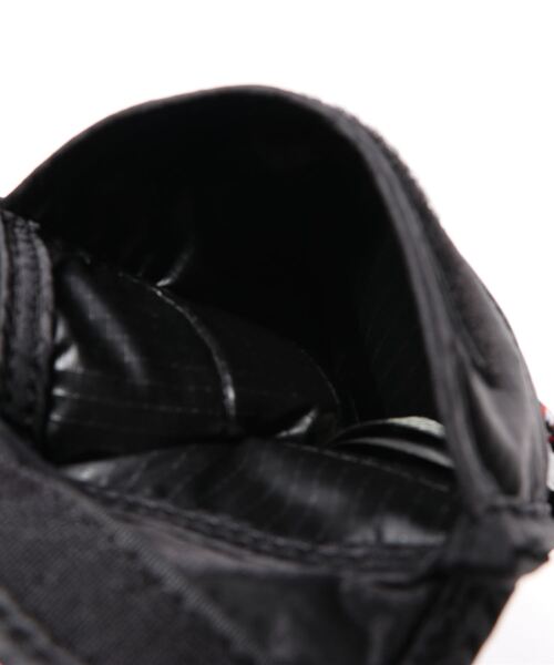 HUNTER（ハンター）の「《HUNTER》ORIGINAL PACKABLE PHONE POUCH（ショルダーバッグ・レディース・ブラック/オレンジ/オリーブ/レッド/ネイビー・FREE）」の7枚目の写真