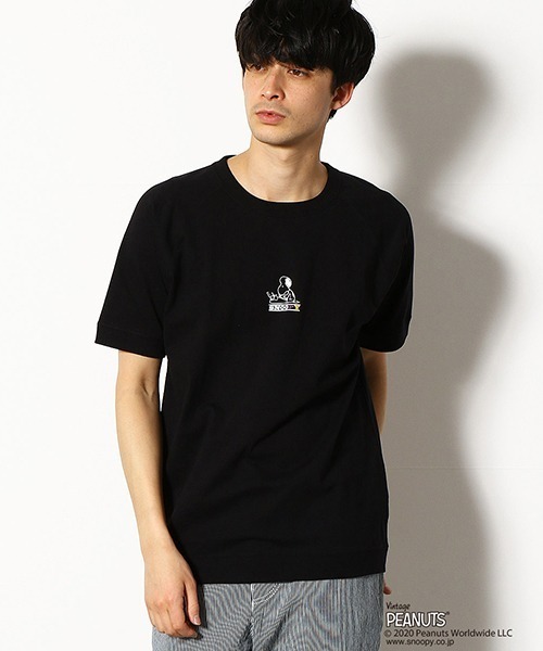 Purple&Yellow（パープルアンドイエロー）の「【PEANUTS】SNOOPY スヌーピー コラボ 半袖ラグランスリーブ Tシャツ（Tシャツ/カットソー・メンズ・ホワイト/ブラック/レッド/イエロー・SMALL/MEDIUM/LARGE/X-SMALL/X-LARGE）」の3枚目の写真