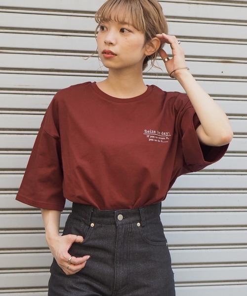 tiptop（ティップトップ）の「レタリングBIGTシャツ（Tシャツ/カットソー・レディース・ブラック/ブラウン/オフホワイト/サックスブルー/ライトグリーン/ホワイト系その他/ブラック系その他/ホワイト系その他2/ブラック系その他2/ブルー/ホワイト系その他3/ブラック系その他3/グレー/ブラック系その他4/ホワイト系その他4・FREE）」の12枚目の写真