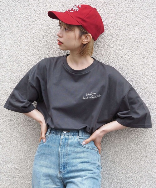 tiptop（ティップトップ）の「レタリングBIGTシャツ（Tシャツ/カットソー・レディース・ブラック/ブラウン/オフホワイト/サックスブルー/ライトグリーン/ホワイト系その他/ブラック系その他/ホワイト系その他2/ブラック系その他2/ブルー/ホワイト系その他3/ブラック系その他3/グレー/ブラック系その他4/ホワイト系その他4・FREE）」の21枚目の写真