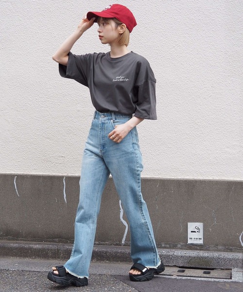 tiptop（ティップトップ）の「レタリングBIGTシャツ（Tシャツ/カットソー・レディース・ブラック/ブラウン/オフホワイト/サックスブルー/ライトグリーン/ホワイト系その他/ブラック系その他/ホワイト系その他2/ブラック系その他2/ブルー/ホワイト系その他3/ブラック系その他3/グレー/ブラック系その他4/ホワイト系その他4・FREE）」の17枚目の写真