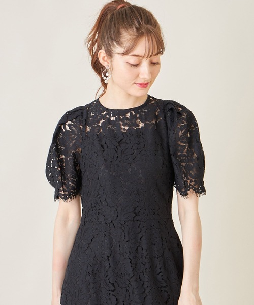 tocco closet(トッコ クローゼット)の「スカラップ×りぼん装飾パフスリーブ総レースワンピース(ワンピース・レディース・ベージュ/ブラック・M)」の4枚目の写真