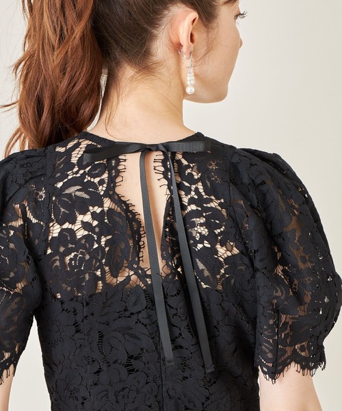tocco closet(トッコ クローゼット)の「スカラップ×りぼん装飾パフスリーブ総レースワンピース(ワンピース・レディース・ベージュ/ブラック・M)」の6枚目の写真