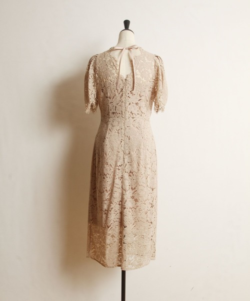tocco closet(トッコ クローゼット)の「スカラップ×りぼん装飾パフスリーブ総レースワンピース(ワンピース・レディース・ベージュ/ブラック・M)」の16枚目の写真