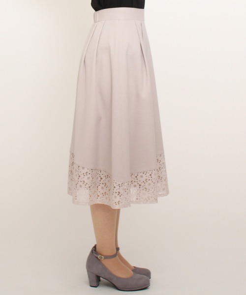 TRUDEA(トルディア)の「裾レースフレアスカート(スカート・レディース・カーキ/ネイビー/ベージュ・SMALL/LARGE/MEDIUM)」の5枚目の写真