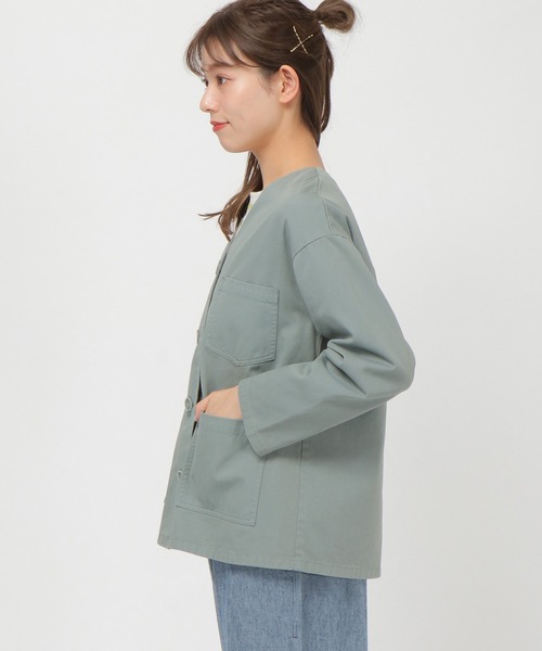 LBC(エルビーシー)の「製品染めノーカラージャケット(ブルゾン・レディース・エメラルド/ベージュ・M/L)」の3枚目の写真