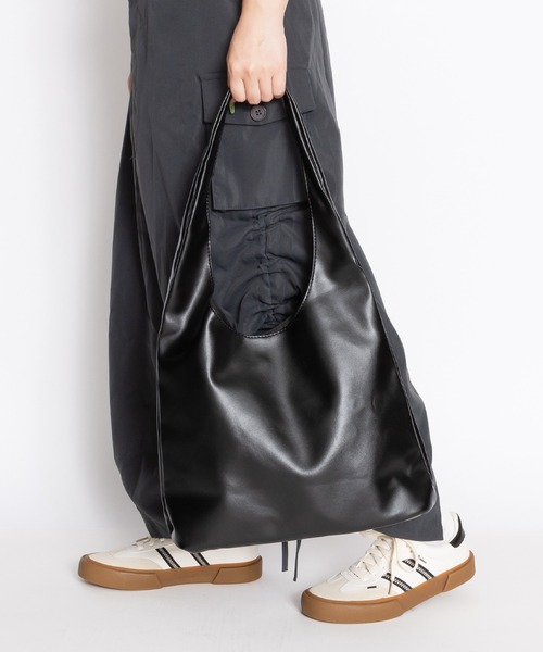 SVEC（シュベック）の「ミニマル トライアングル トートバッグ（トートバッグ・レディース・ブラウン/ブラック・FREE）」の9枚目の写真