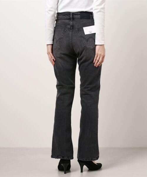 EDWIN（エドウィン）の「essentials ハイウエストヴィンテージフレアデニムパンツ（デニムパンツ・レディース・ブルー/ブラック系その他/ブルー系その他/ライトインディゴブルー/ブルー系その他2・SMALL/LARGE/MEDIUM/X-SMALL）」の7枚目の写真