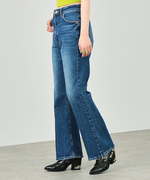 EDWIN（エドウィン）の「essentials ハイウエストヴィンテージフレアデニムパンツ（デニムパンツ・レディース・ブルー/ブラック系その他/ブルー系その他/ライトインディゴブルー/ブルー系その他2・SMALL/LARGE/MEDIUM/X-SMALL）」の20枚目の写真