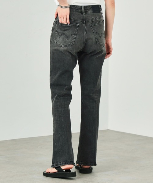 EDWIN（エドウィン）の「essentials ハイウエストヴィンテージフレアデニムパンツ（デニムパンツ・レディース・ブルー/ブラック系その他/ブルー系その他/ライトインディゴブルー/ブルー系その他2・SMALL/LARGE/MEDIUM/X-SMALL）」の13枚目の写真