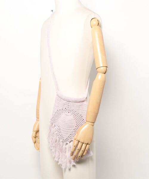 MOUSSY（マウジー）の「CROCHET FRINGE バッグ（ショルダーバッグ・レディース・ブラック/アイボリー/ライトパープル・FREE）」の5枚目の写真