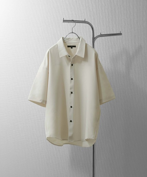 ZIP FIVE（ジップファイブ）の「総柄ドレープ半袖シャツ（シャツ/ブラウス・メンズ・ブラック/ブルー/アイボリー/レンガ/チャコール/ブラック系/ブラック系1/ブラウン系1/ベージュ系/ベージュ系1/ブルー系・MEDIUM/LARGE）」の2枚目の写真