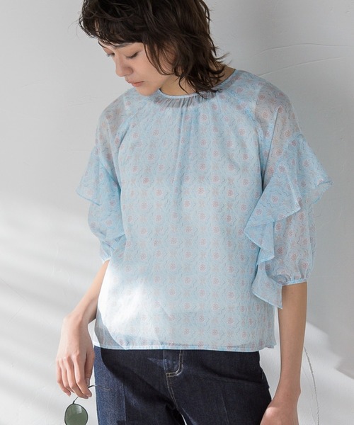 socolla(ソコラ)の「【socolla】袖ラッフル幾何柄ブラウス(シャツ/ブラウス・レディース・ブルー系その他/ピンク系その他・S/M)」の2枚目の写真