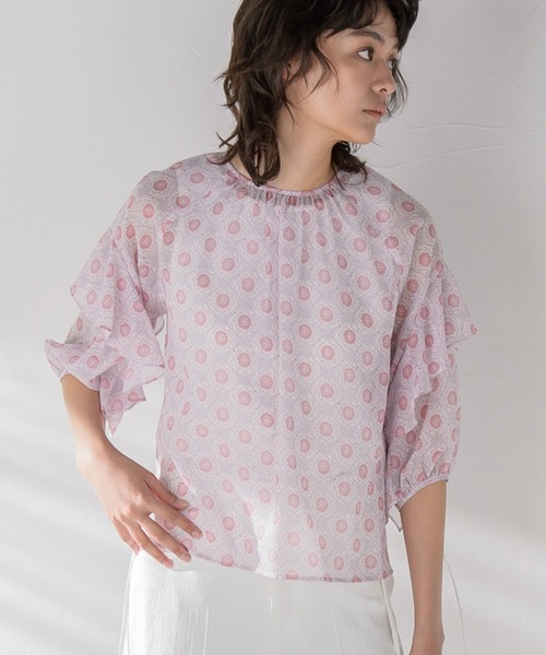 socolla(ソコラ)の「【socolla】袖ラッフル幾何柄ブラウス(シャツ/ブラウス・レディース・ブルー系その他/ピンク系その他・S/M)」の1枚目の写真