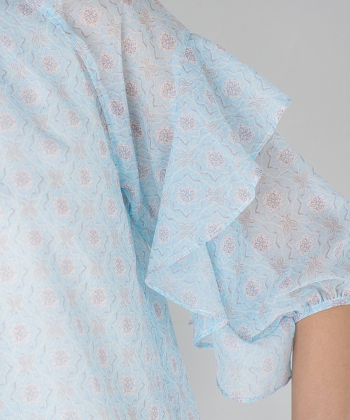 socolla(ソコラ)の「【socolla】袖ラッフル幾何柄ブラウス(シャツ/ブラウス・レディース・ブルー系その他/ピンク系その他・S/M)」の4枚目の写真