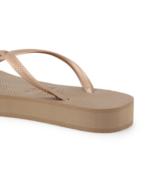 havaianas(ハワイアナス)の「【WEB限定】【havaianas】ハワイアナス SLIM FLATFORM(サンダル・レディース・ブラック/ゴールド系その他・23.0cm/24.0cm)」の8枚目の写真