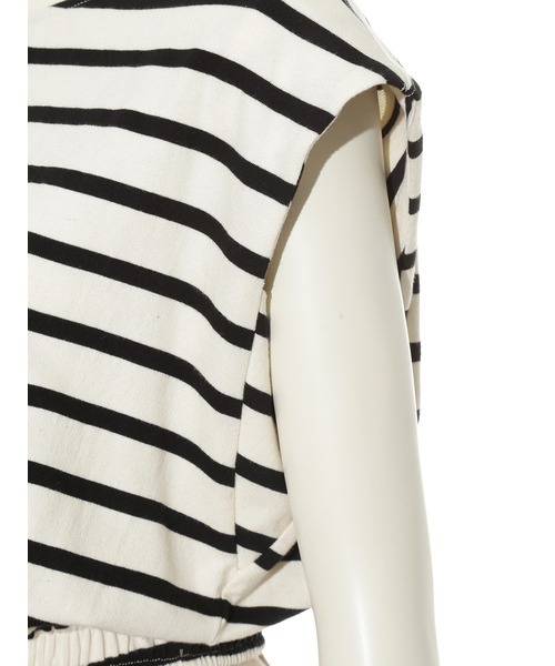 LILY BROWN（リリーブラウン）の「クロップド裏毛カットトップス（Tシャツ/カットソー・レディース・ベージュ/ブラック/ボルドー・FREE）」の8枚目の写真