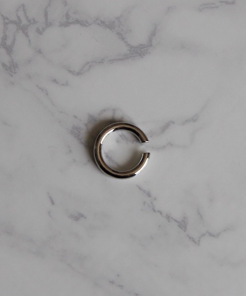 y/m by sawa（イムバイサワ）の「SAWA×y/m　シンプルイヤカフ（イヤーカフ・メンズ・シルバー・FREE）」の2枚目の写真