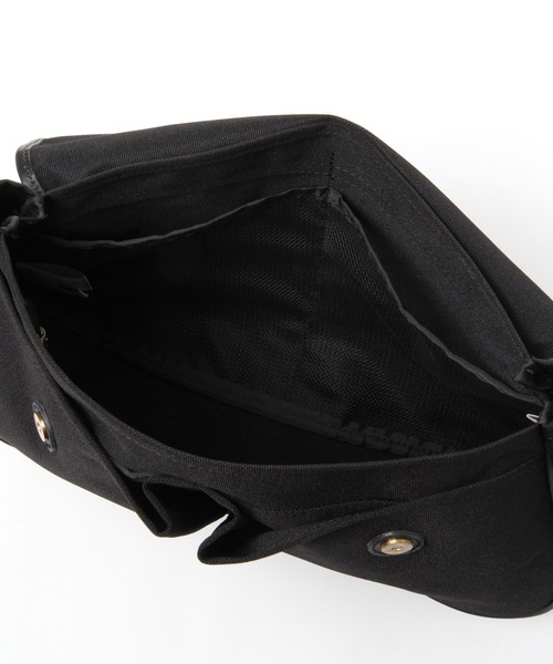 studio CLIP（スタディオクリップ）の「撥水カシメショルダーバッグ（ショルダーバッグ・レディース・ベージュ/ブラック/カーキ・FREE）」の15枚目の写真