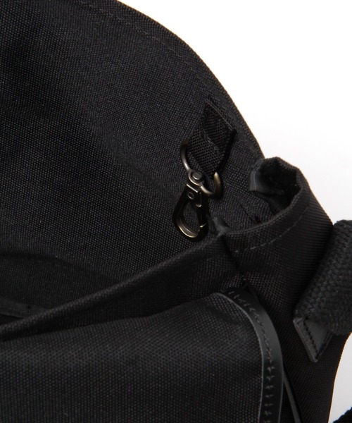 studio CLIP（スタディオクリップ）の「撥水カシメショルダーバッグ（ショルダーバッグ・レディース・ベージュ/ブラック/カーキ・FREE）」の10枚目の写真