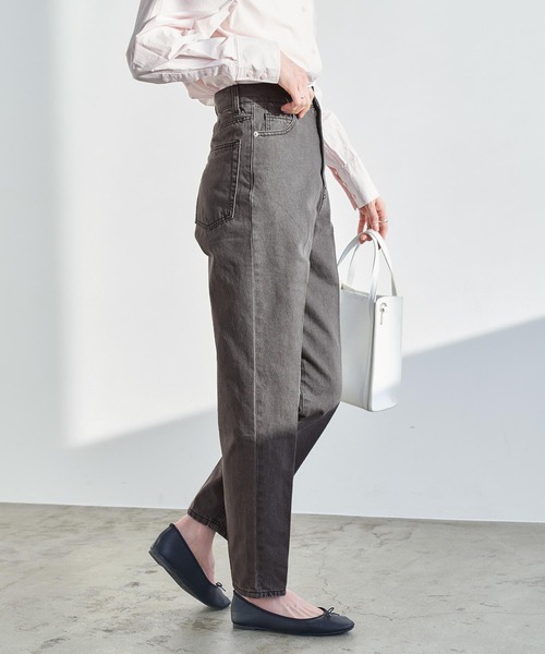 Chaco closet（チャコ クローゼット）の「ハイウエストセンタープレステーパードデニムパンツ（デニムパンツ・レディース・グレー/アイボリー/ブルー/サックスブルー/インディゴブルー/ブラック/ブラック系/サックスブルー系/ベージュ・S/M/L/XL）」の18枚目の写真