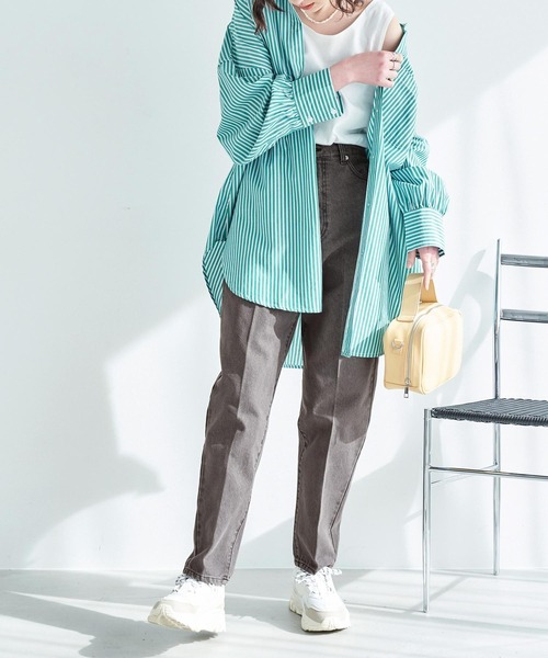 Chaco closet（チャコ クローゼット）の「ハイウエストセンタープレステーパードデニムパンツ（デニムパンツ・レディース・グレー/アイボリー/ブルー/サックスブルー/インディゴブルー/ブラック/ブラック系/サックスブルー系/ベージュ・S/M/L/XL）」の17枚目の写真