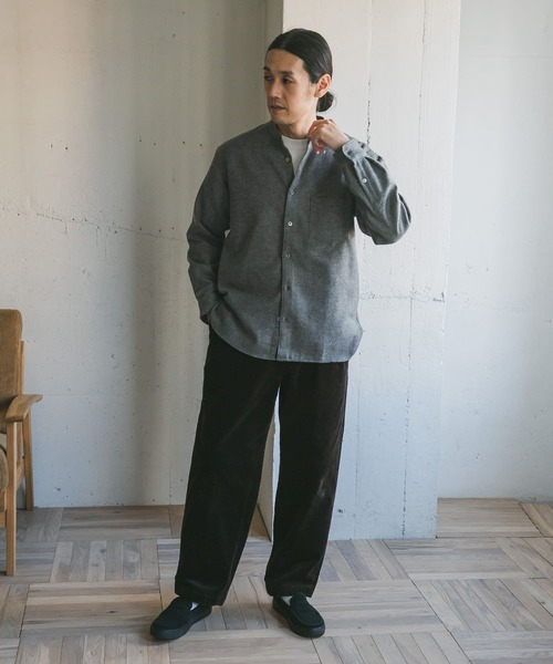 URBAN RESEARCH DOORS（アーバンリサーチドアーズ）の「フラノバンドカラーシャツ（シャツ/ブラウス・メンズ・ブラウン/ネイビー/チャコールグレー・40/38）」の6枚目の写真