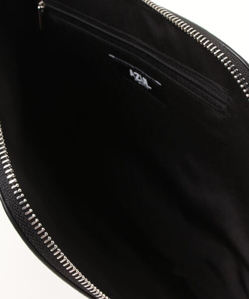 AZUL by moussy（アズールバイマウジー）の「AZUL EMBOSS CLUTCH BAG/AZULエンボスクラッチバッグ（ショルダーバッグ・メンズ・ブラック・FREE）」の5枚目の写真