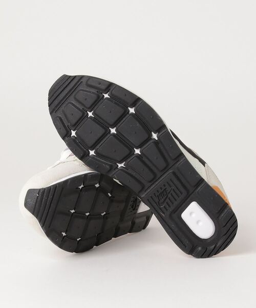 NIKE（ナイキ）の「NIKE/ナイキ ウィメンズ ベンチャー ランナー（スニーカー・レディース・ベージュ・23cm/23.5cm/24cm/24.5cm/25cm）」の3枚目の写真