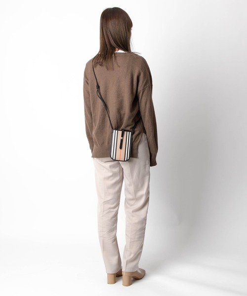 ECHELLE Liberte（エシェルリベルテ）の「BURBERRY バーバリー フォンケース ショルダーバッグ（ショルダーバッグ・レディース・オフホワイト/ベージュ・FREE）」の8枚目の写真