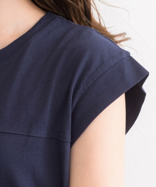 バックフリルワンピース