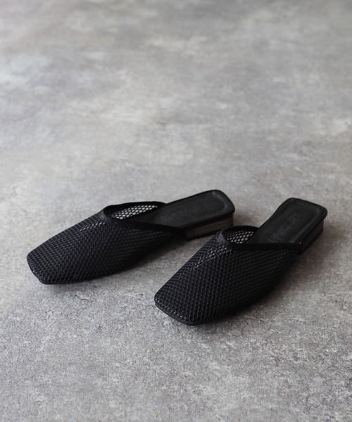 Riberry（リベリー）の「スクエアメッシュスリッパサンダル（サンダル・レディース・ホワイト/ブラック・MEDIUM/LARGE）」の10枚目の写真