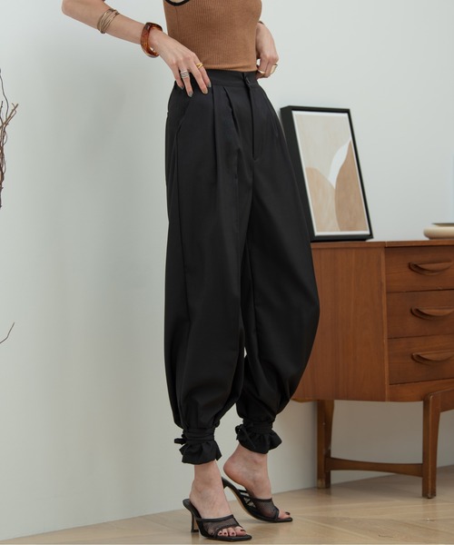 HANNE(アン)の「ヘムディティールパンツ(スラックス・レディース・ブラック/ブラウン・フリー)」の2枚目の写真